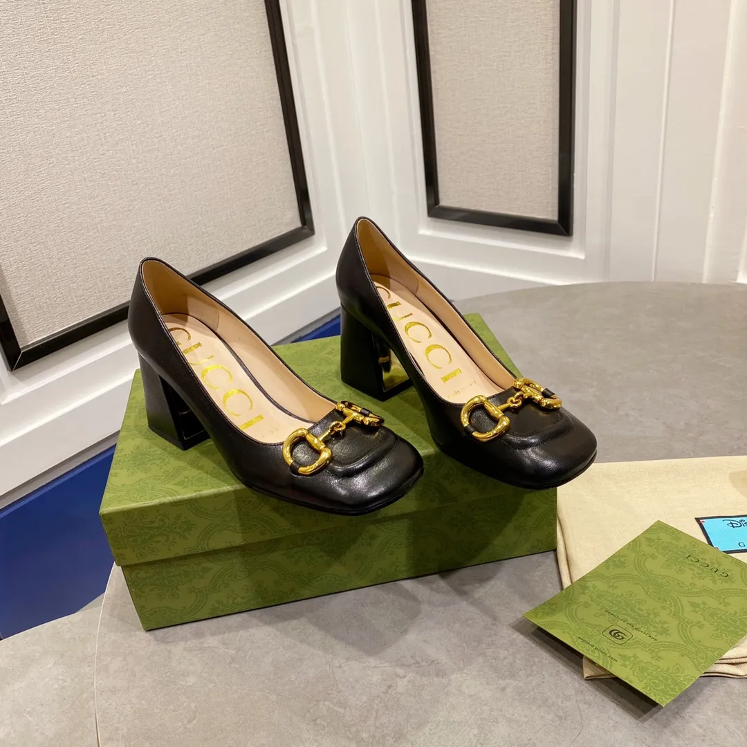 👟👟Ex-factory price 480👟👟 Women's Shoes Women's Clothing Women's Shoes Women's Clothing Women's Shoes Women's Clothing Gucci Gucci〰️2023 Early Spring Horsebit Series✔️ Square-toe thick-heeled single shoes/back empty sandals ✔️This series combines the classic horsebit design, fashionable and versatile ✔️Upper: imported lambskin upper/sheepskin lining ✔️Original 1:1 mold opening hardware ✔️Cowhide sole imported from Italy ✔️Heel height: 2.5cm/7.5cm ✔️Size: 34-40